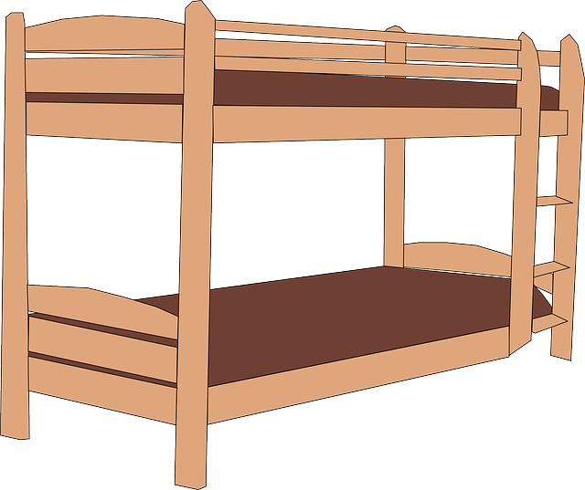 dřevěná patrová postel