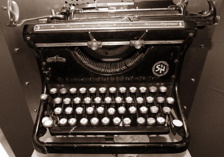starý psací stroj.jpg